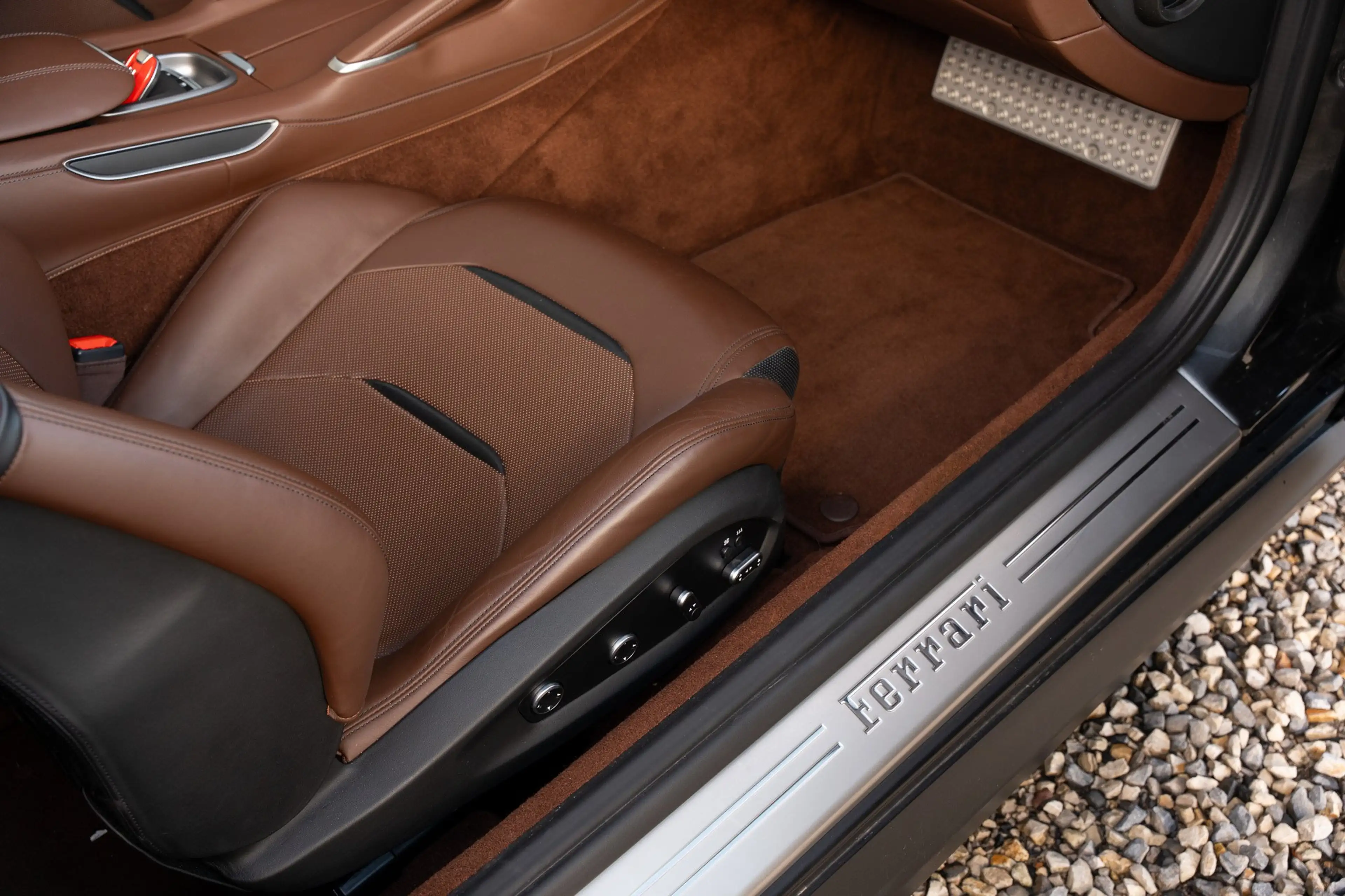 Ferrari GTC4 Lusso GTC4 Lusso V12 — photo 13