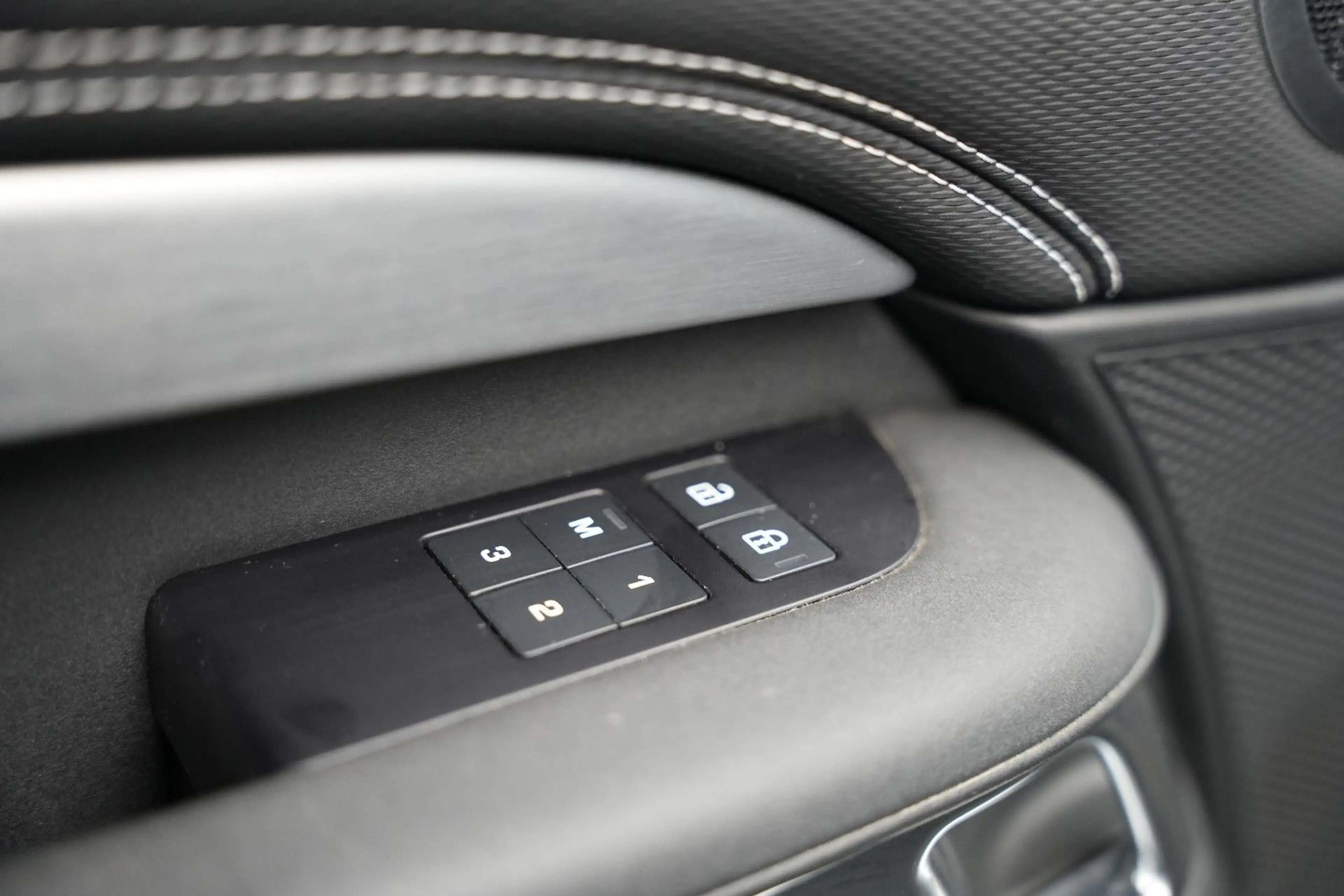 Land Rover Discovery SE*R-Dynamic*7-Sitz*Pano*Meridian*360° — photo 14