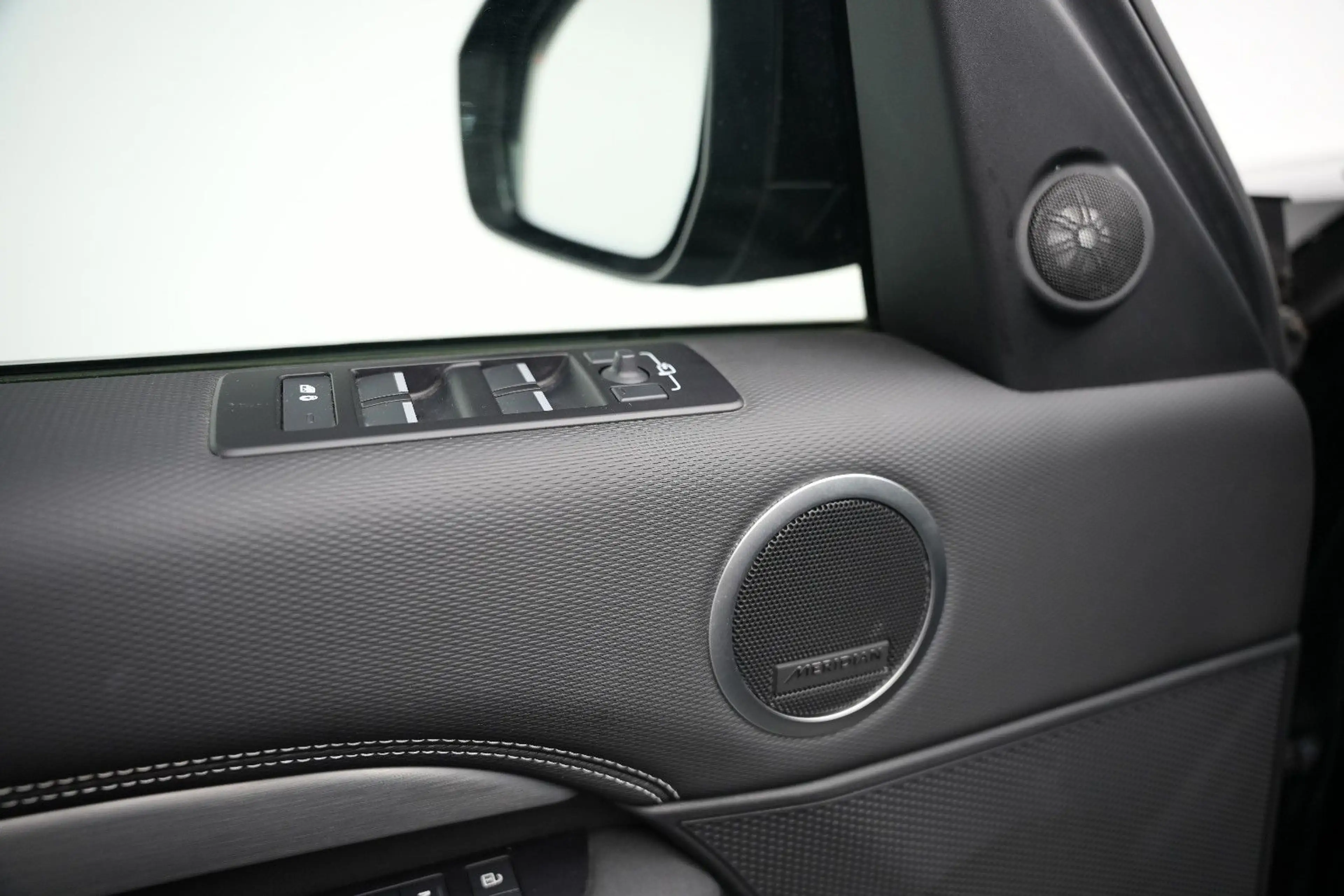 Land Rover Discovery SE*R-Dynamic*7-Sitz*Pano*Meridian*360° — photo 12