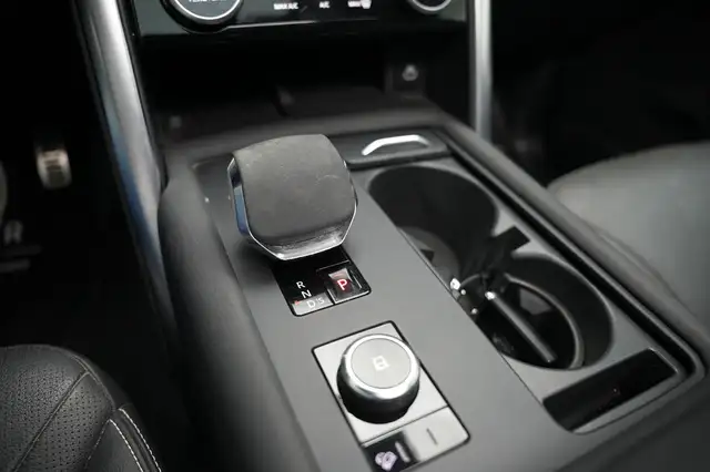 Land Rover Discovery view 23