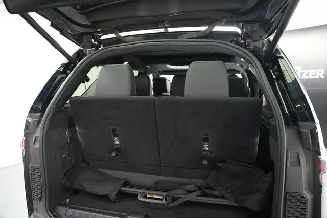 Land Rover Discovery view 28