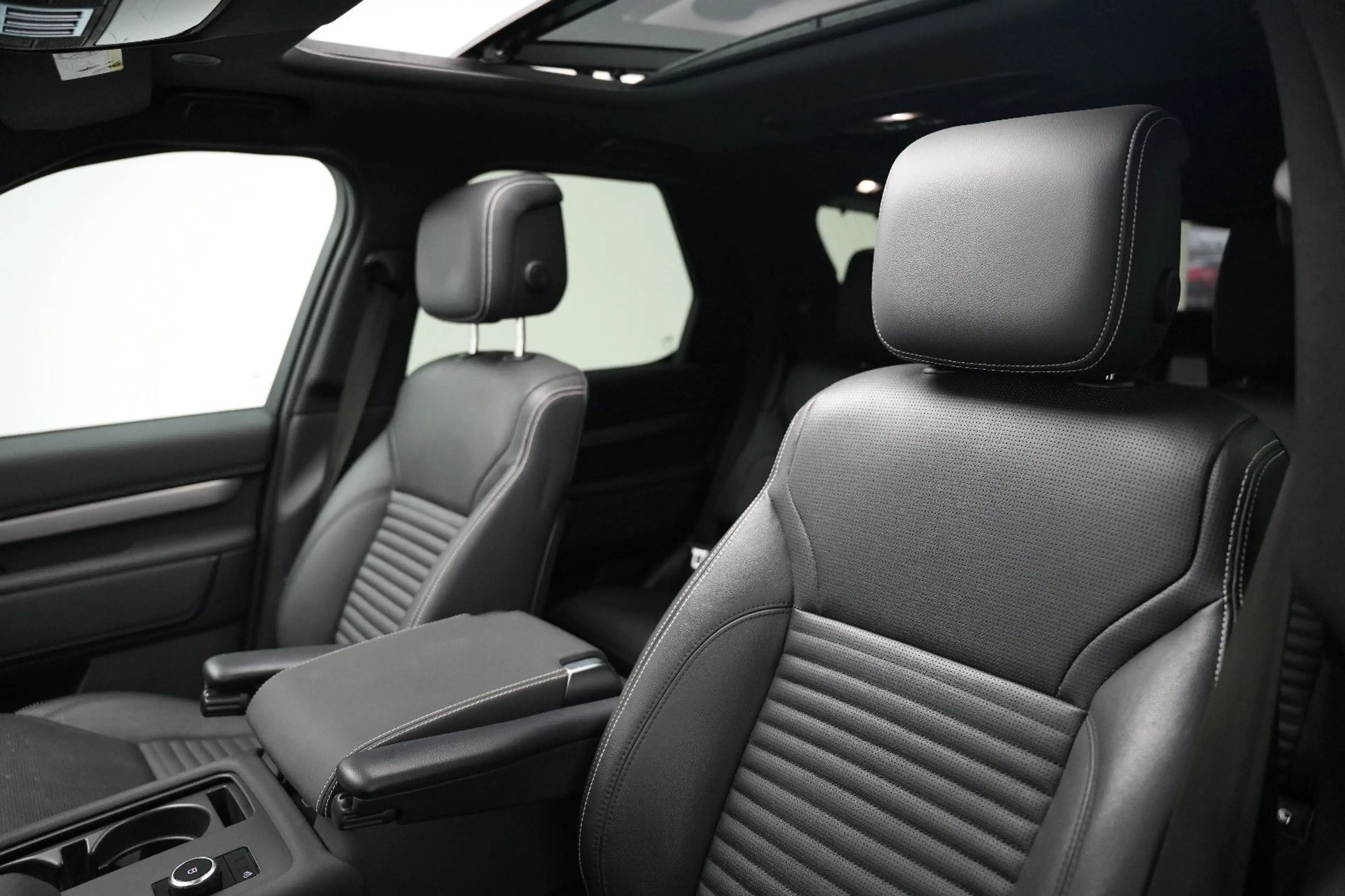 Land Rover Discovery SE*R-Dynamic*7-Sitz*Pano*Meridian*360° — photo 15