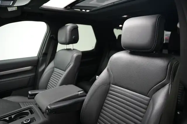 Land Rover Discovery view 15