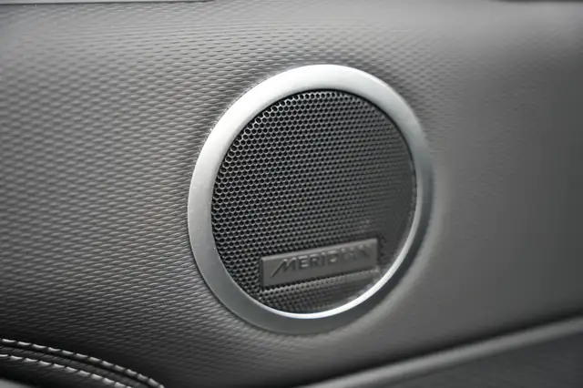 Land Rover Discovery view 13