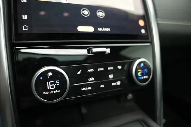 Land Rover Discovery view 22