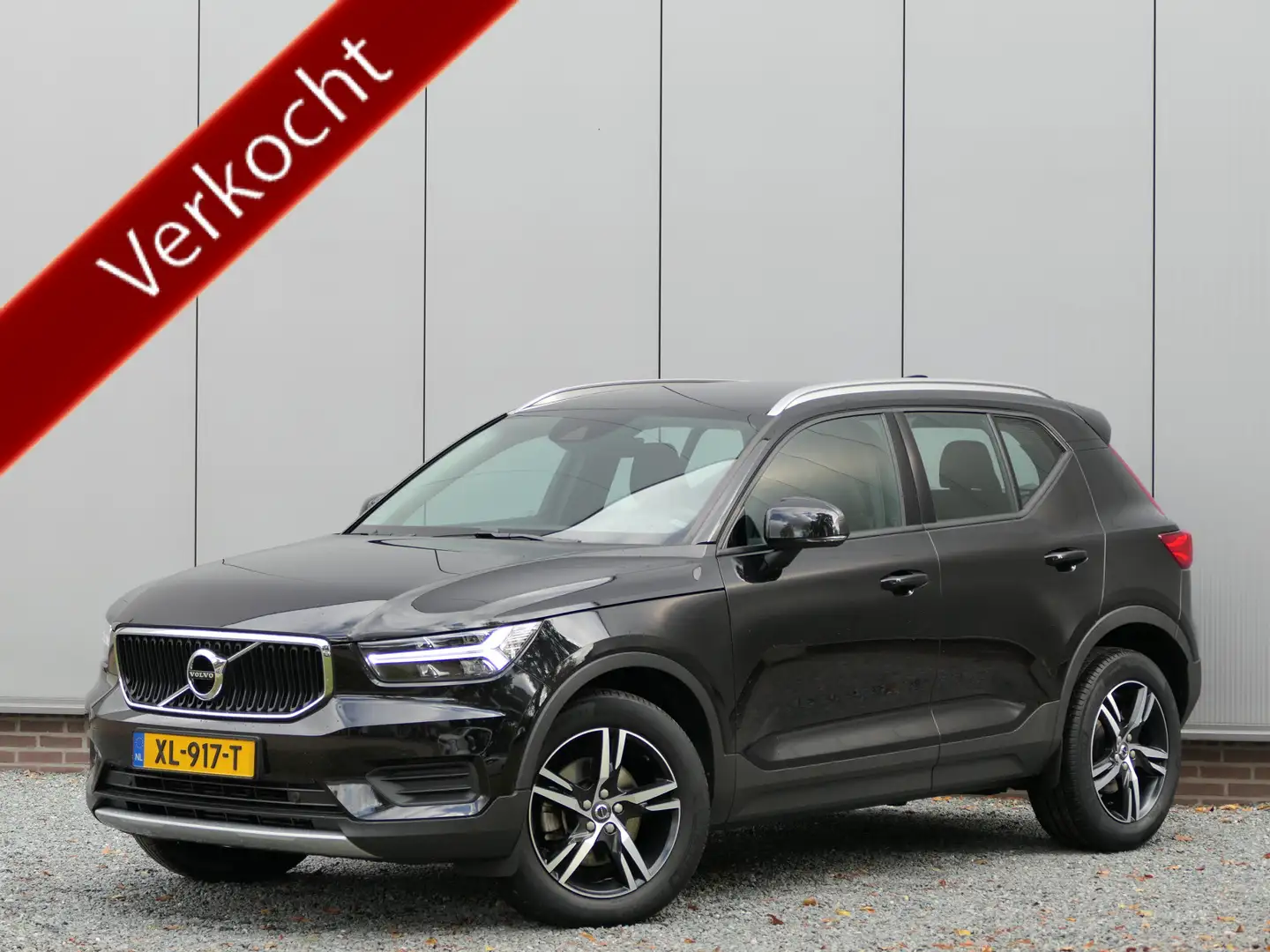 Volvo XC40 T4 AUT Momentum Trekhaak / Camera / Apple carplay& Noir - 1