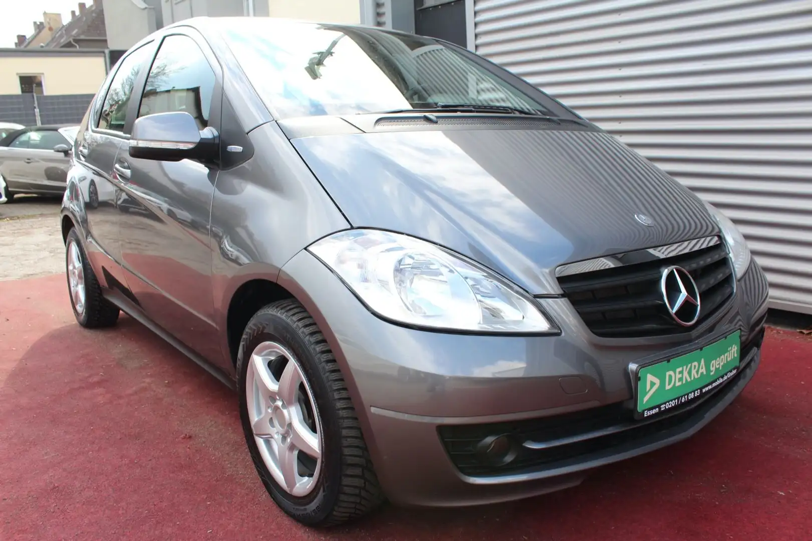 Mercedes-Benz A 160 BlueEfficiency KLIMA ALU erst 67tkm 2.HAND Grau - 2