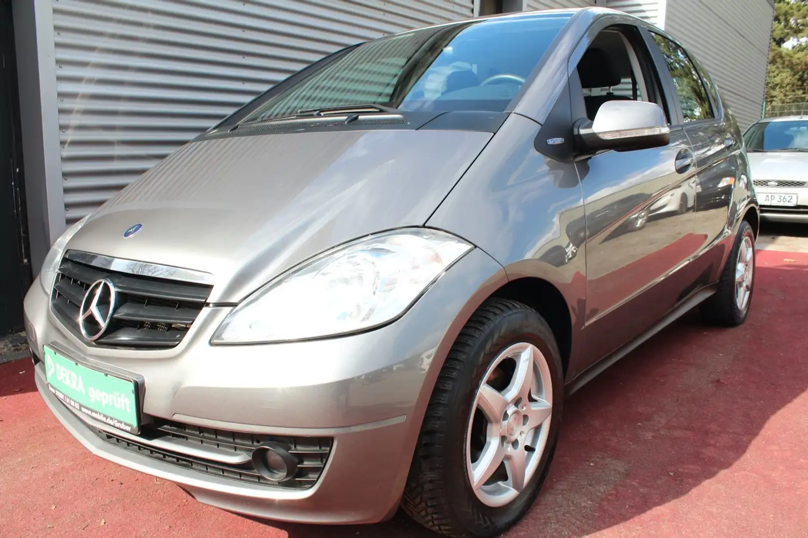 Mercedes-Benz A 160 BlueEfficiency KLIMA ALU erst 67tkm 2.HAND Grau - 1