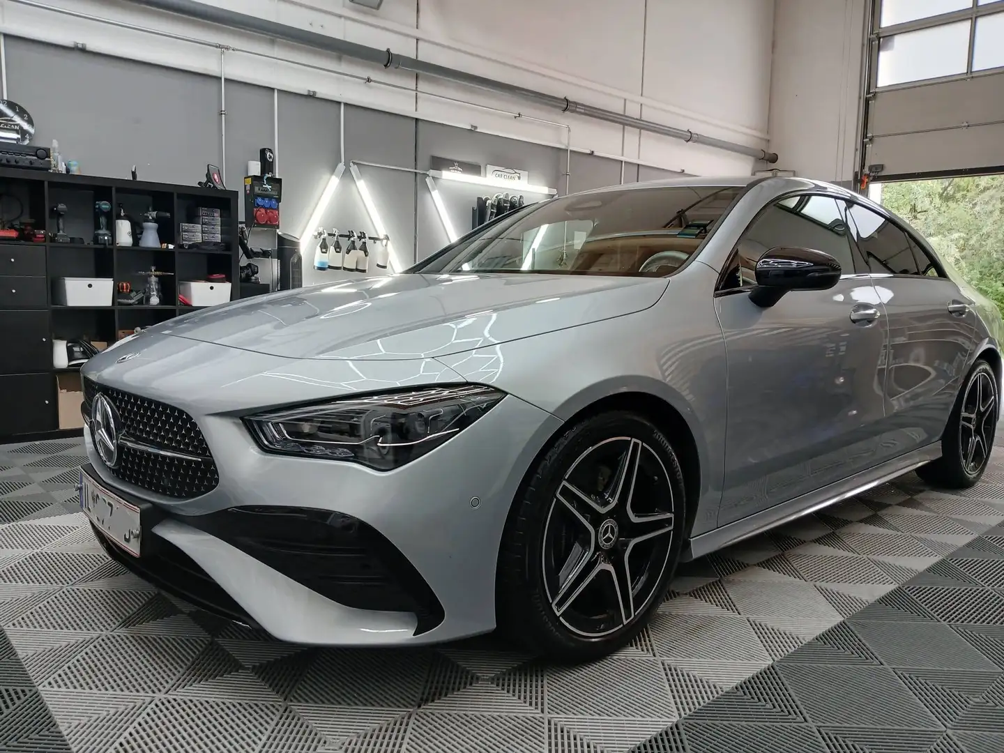 Mercedes-Benz CLA 200 CLA 200d Coupe, AMG LINE Silber - 1