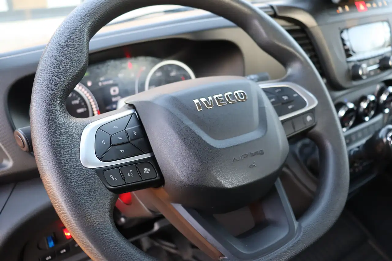 Iveco Daily 2022 — фото 13