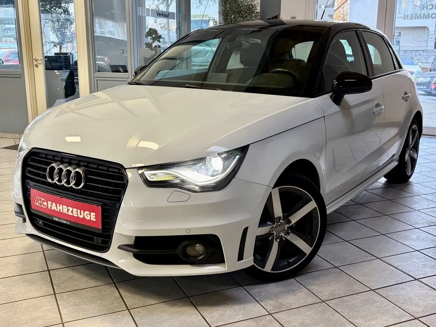 Audi A1 Sportback S-Line /Bi-Xenon / 17 Zoll / HU NEU Weiß - 1