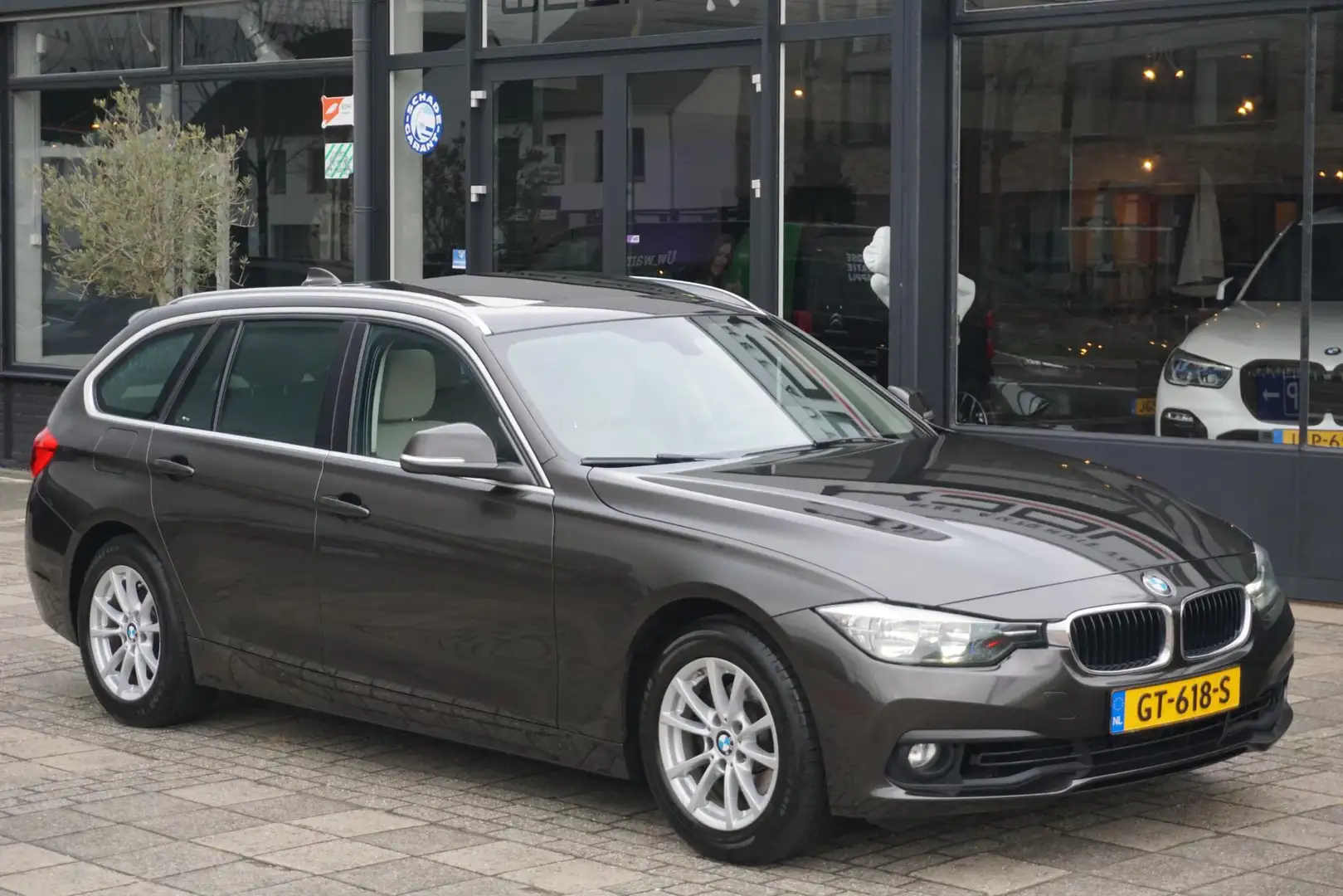 BMW 318 3-serie Touring 318i Essential Braun - 2
