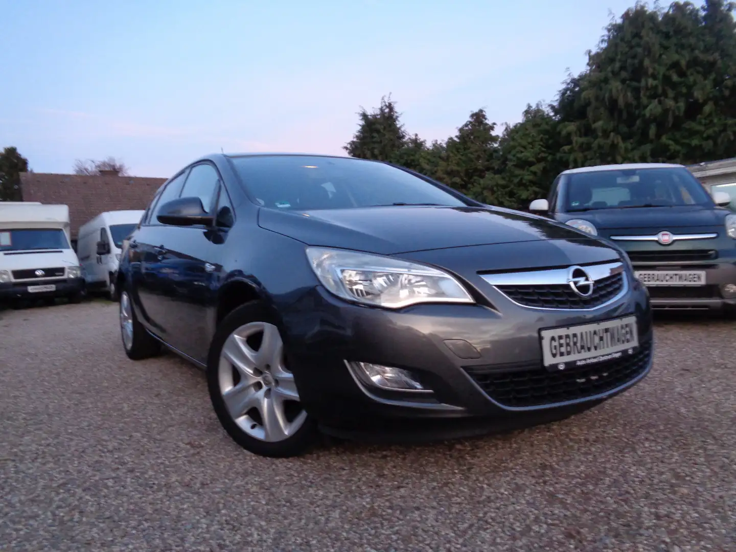 Opel Astra Design Edition Grau - 1