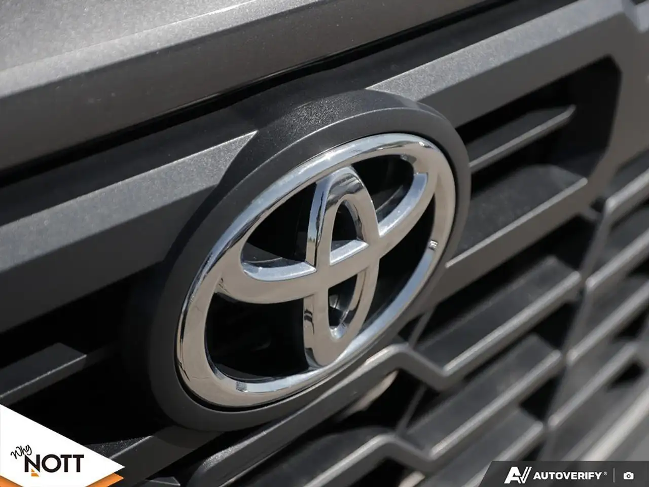 Toyota Tundra снимка Toyota Tundra