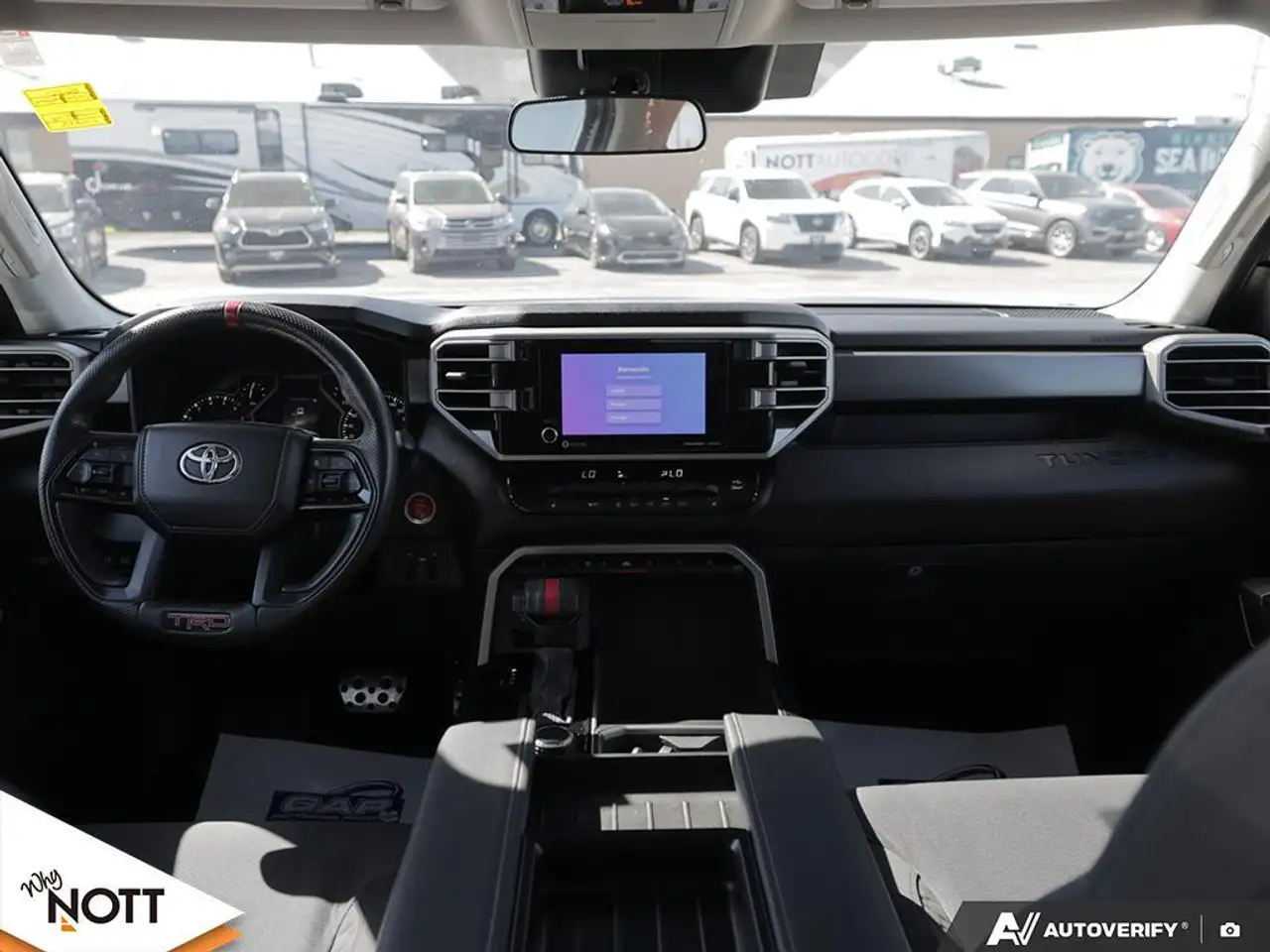 Toyota Tundra снимка Toyota Tundra