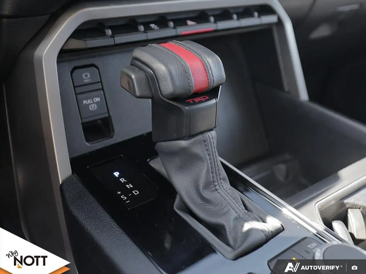 Toyota Tundra снимка Toyota Tundra