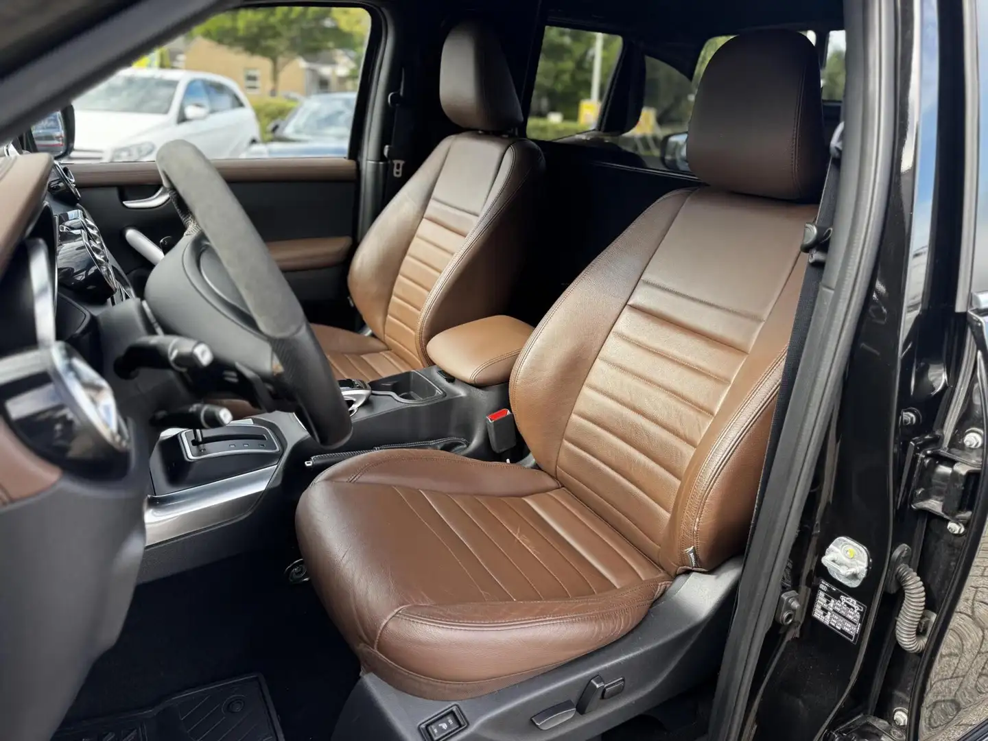 Mercedes-Benz X 350 350d 4MATIC|259PK|V6|3.500KG trek|360CAM| Zwart - 2