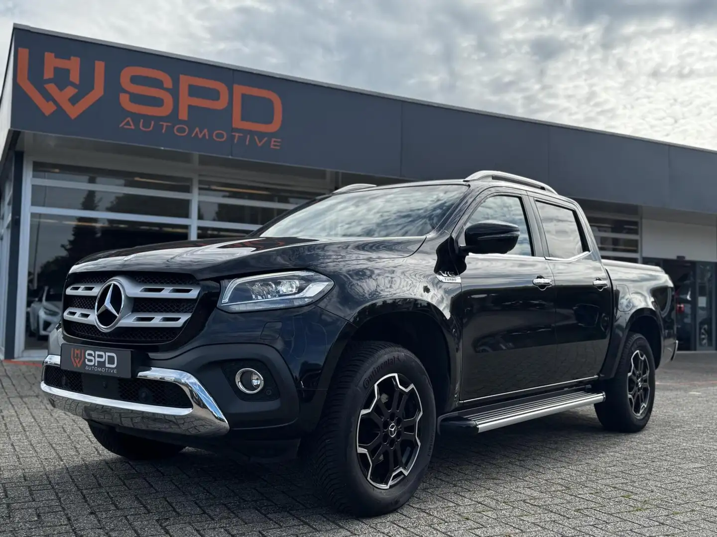 Mercedes-Benz X 350 350d 4MATIC|259PK|V6|3.500KG trek|360CAM| Zwart - 1