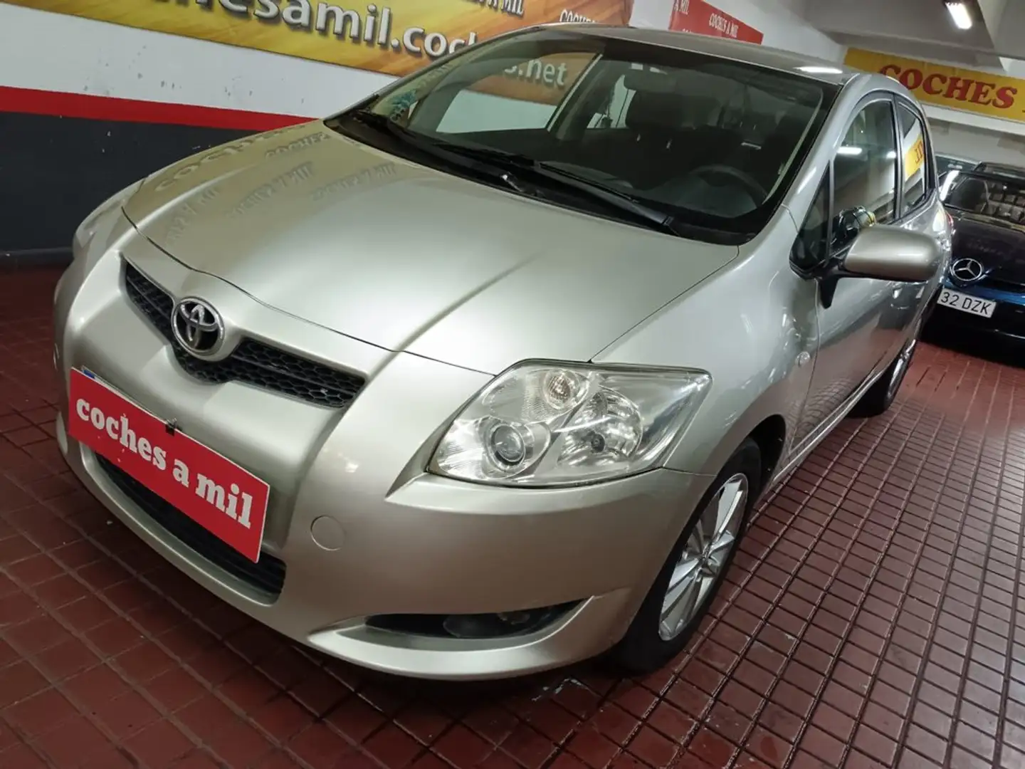 Toyota Auris 1.33 VVT-i Active Beige - 2