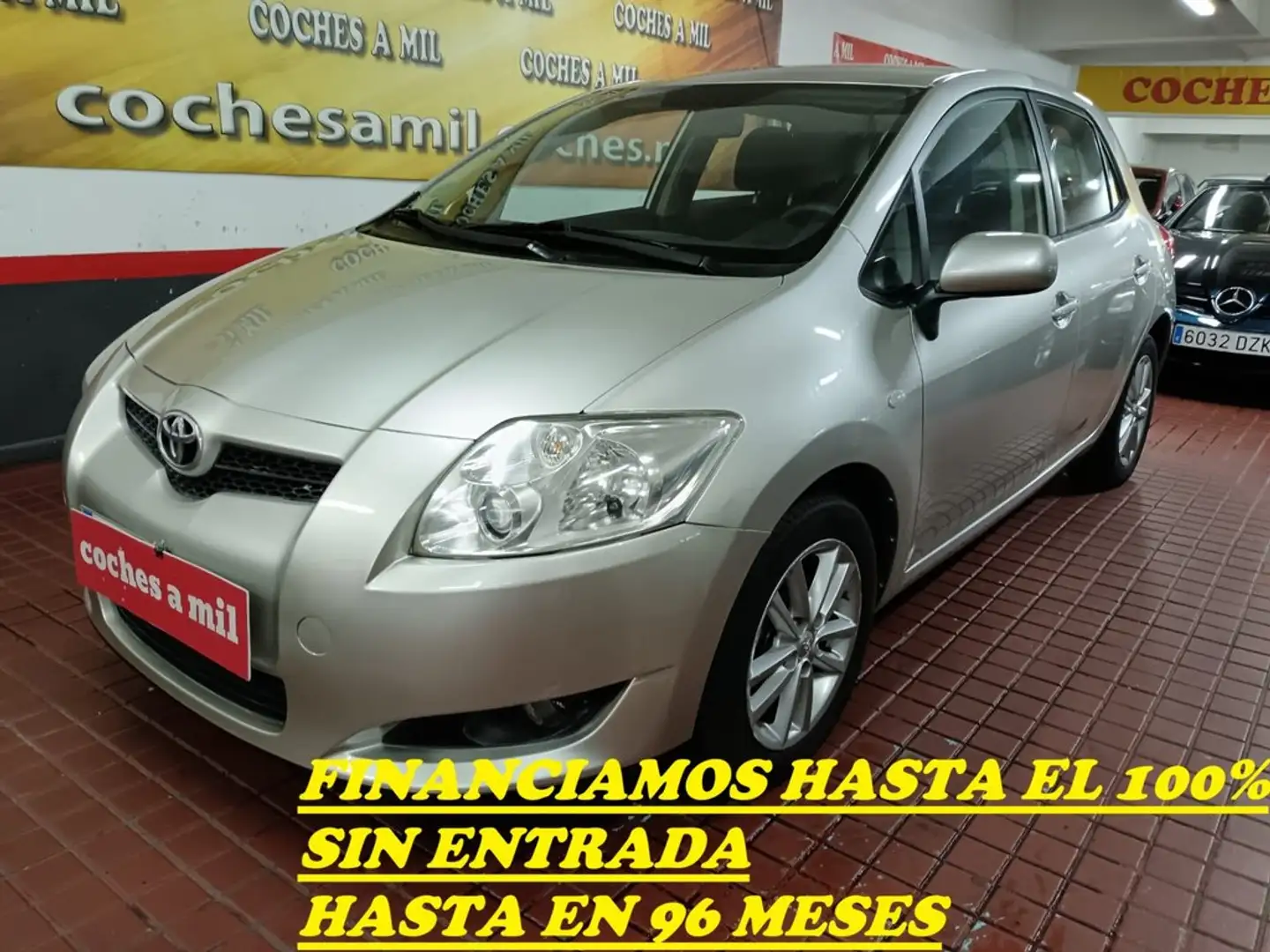 Toyota Auris 1.33 VVT-i Active Beige - 1