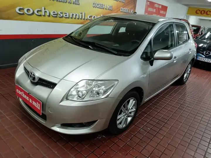 Toyota Auris 2010, foto 3
