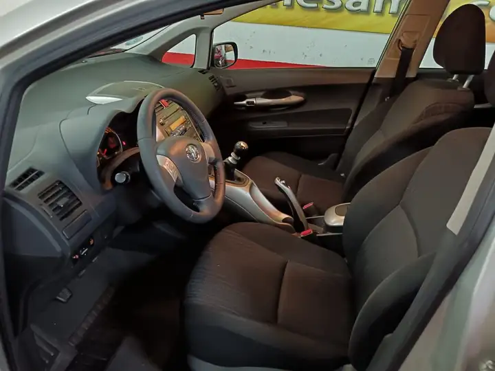 Toyota Auris 2010, foto 16