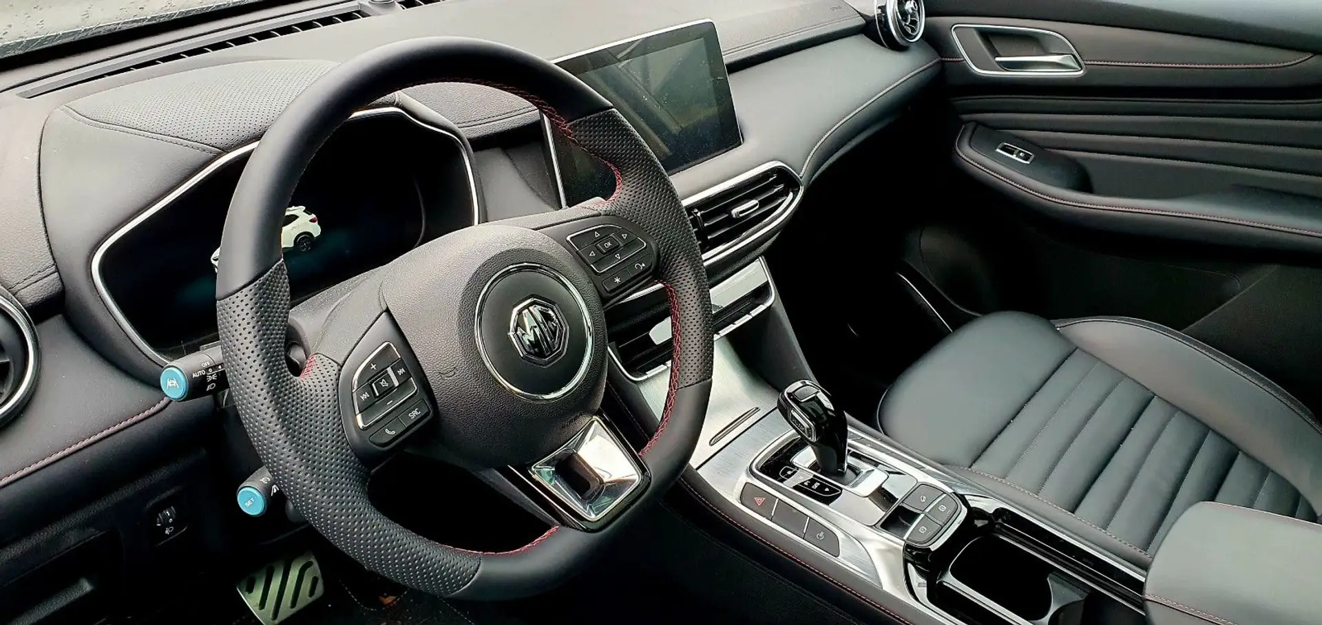 MG HS 1.5T-GDI Luxury Automatik Leder Navi Kamera Weiß - 2