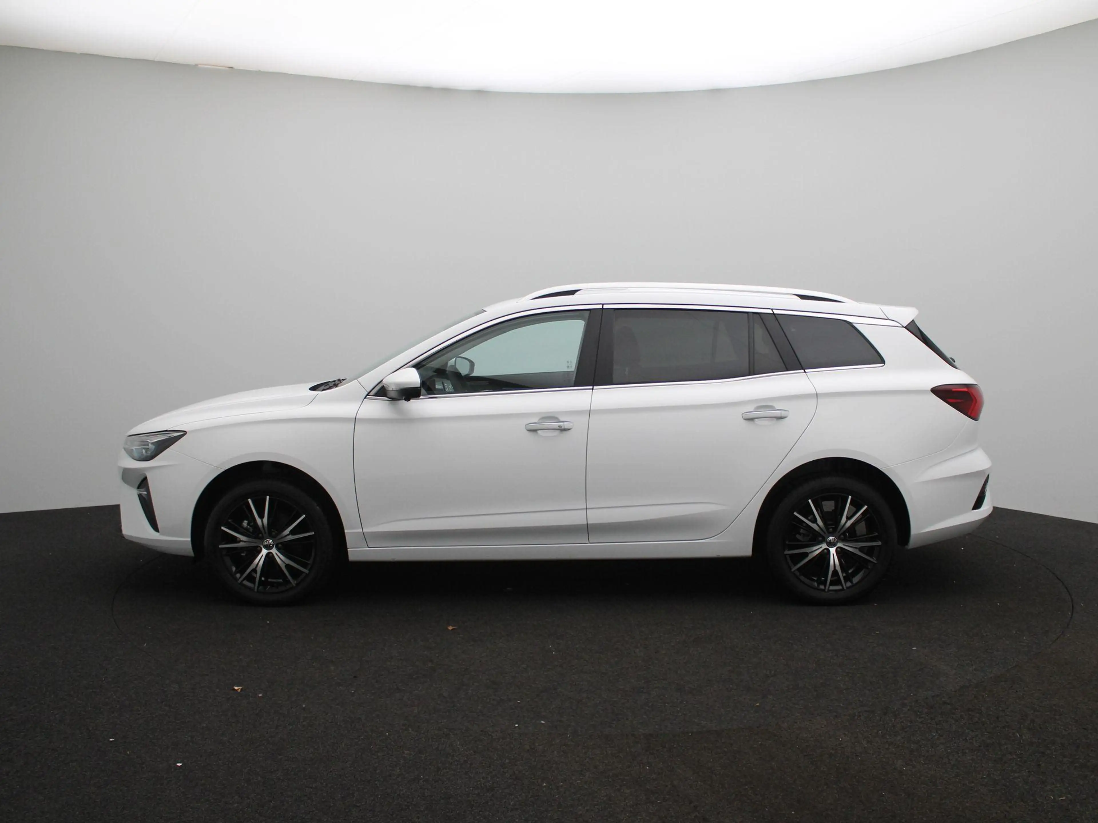MG MG5 Luxury Standard Range Final Edition — photo 4