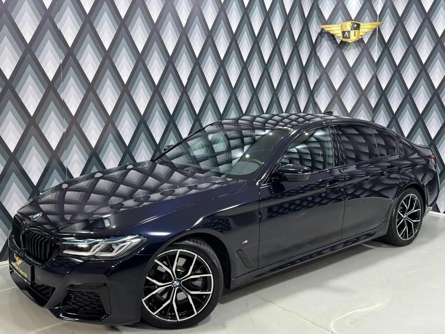 BMW 518 d (G30) // M-SPORT // LASERLICHT // 1.BESITZ // Zwart - 2