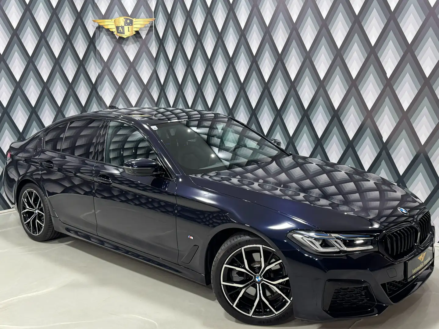 BMW 518 d (G30) // M-SPORT // LASERLICHT // 1.BESITZ // Zwart - 1