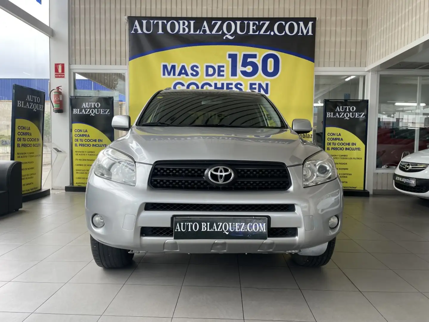 Toyota RAV 4 2.2D-4D Luna Zilver - 2