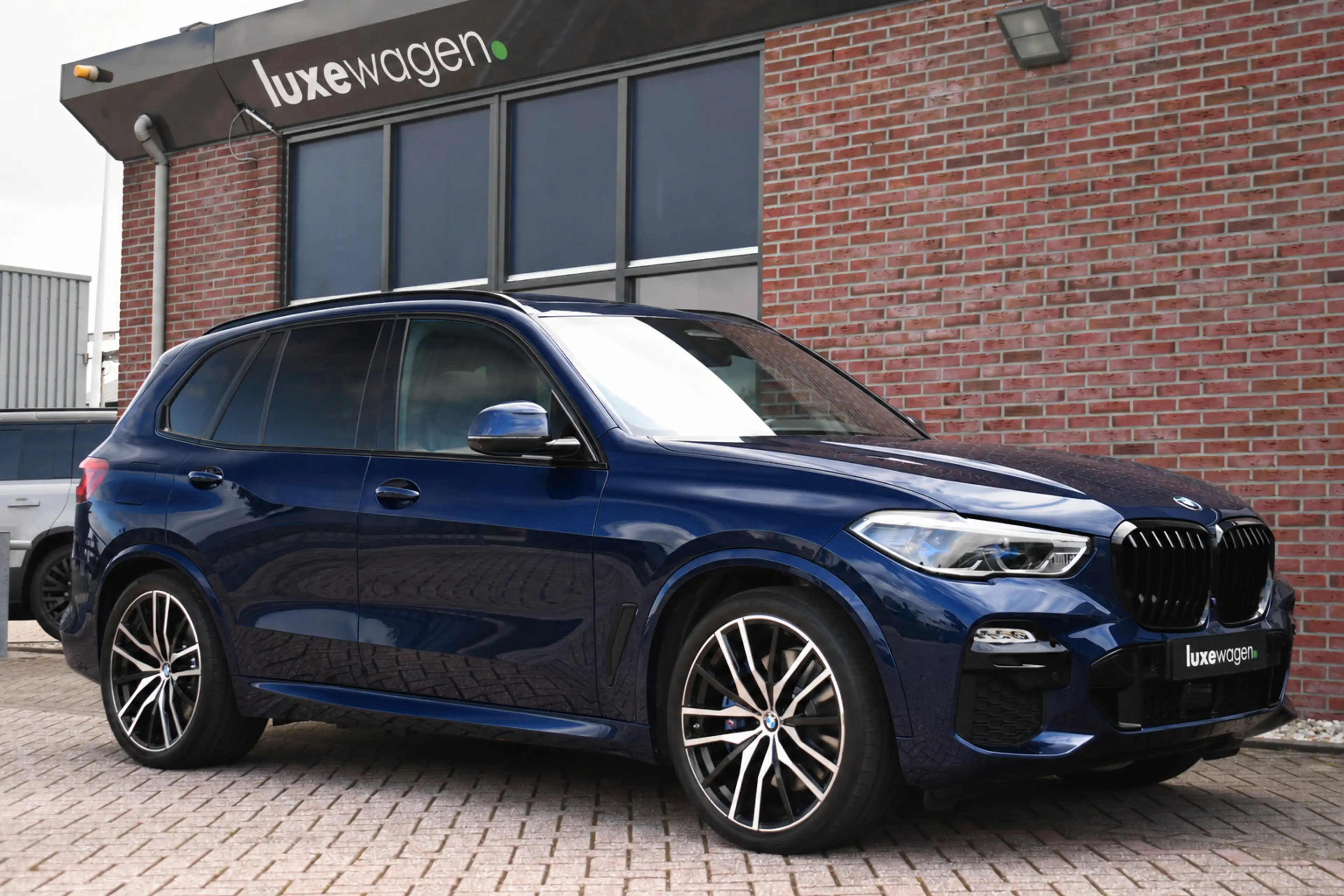 BMW X5 xDrive45e M-Sport Skylounge Trekh ACC 4WS 360 Comf — photo 5