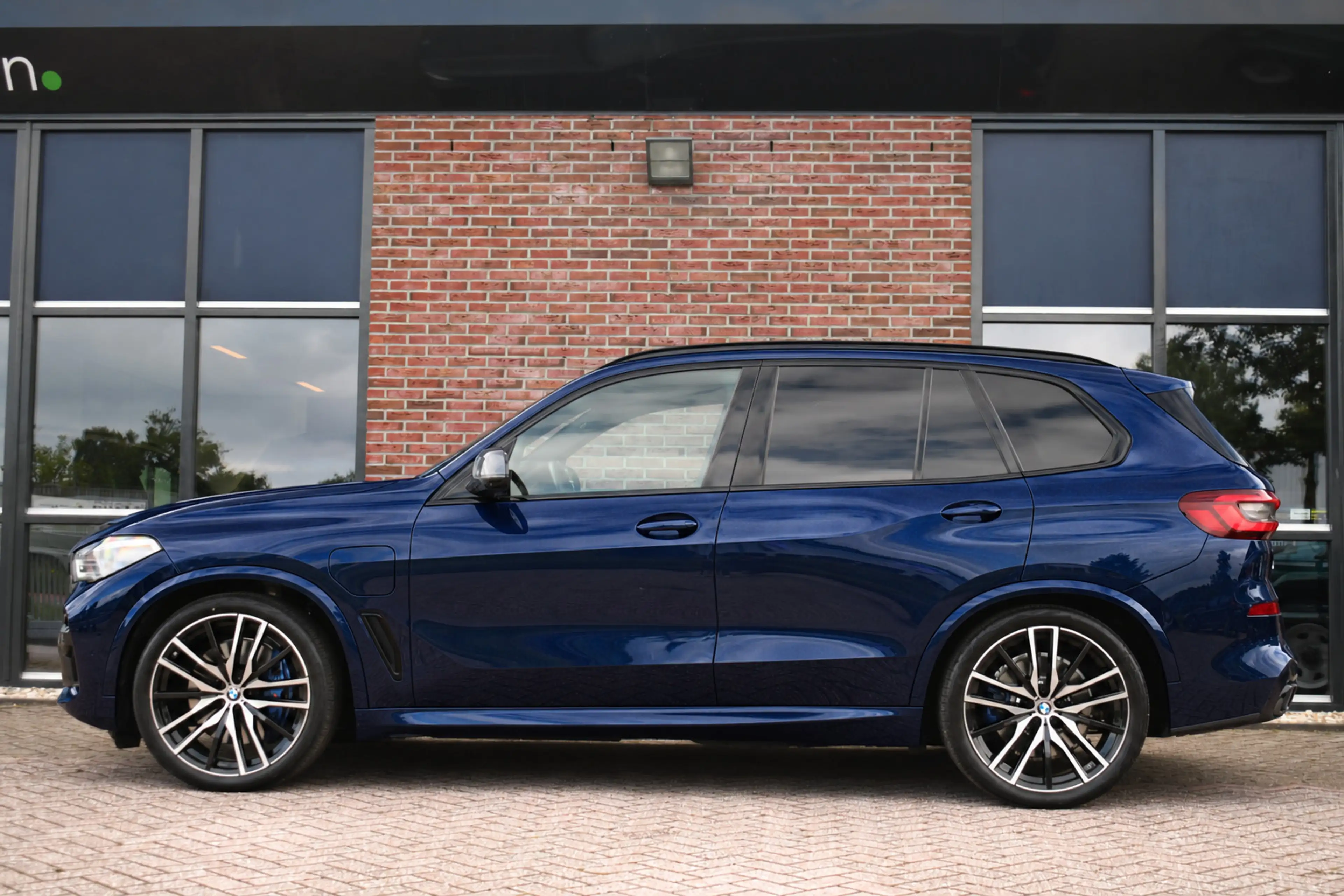 BMW X5 xDrive45e M-Sport Skylounge Trekh ACC 4WS 360 Comf — photo 46