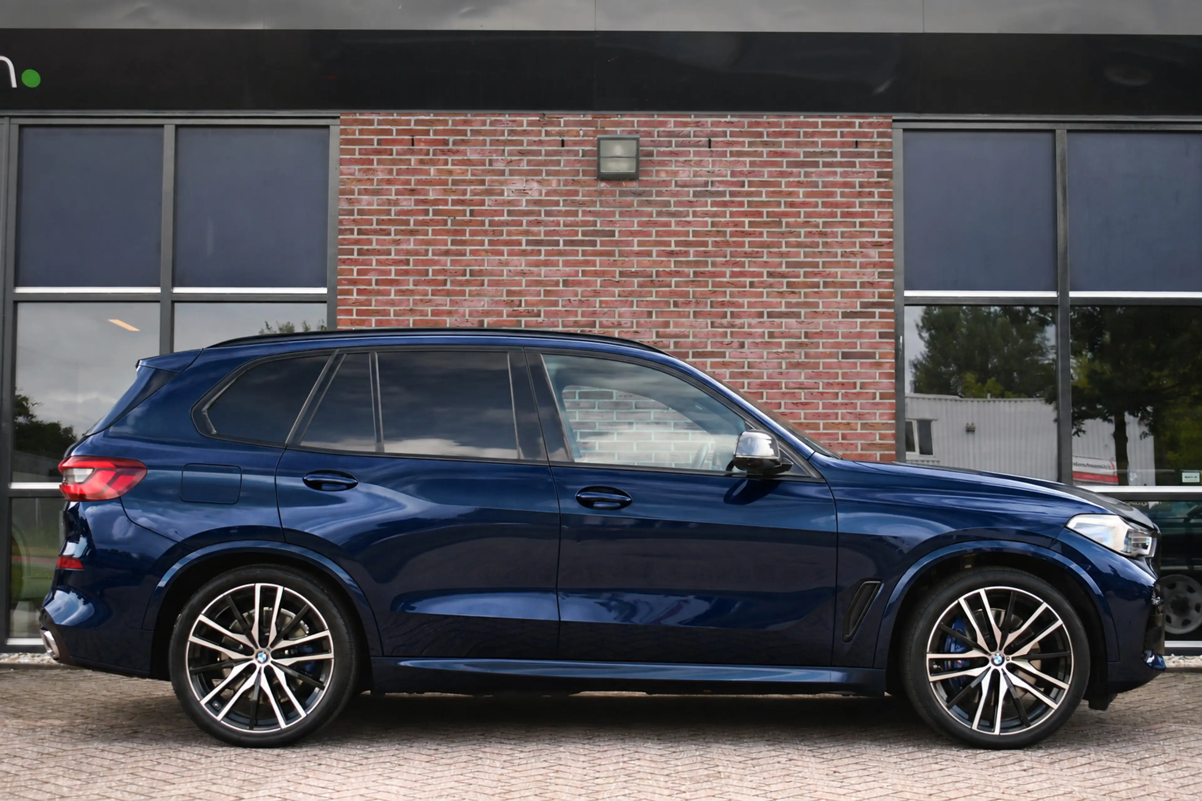 BMW X5 xDrive45e M-Sport Skylounge Trekh ACC 4WS 360 Comf — photo 45