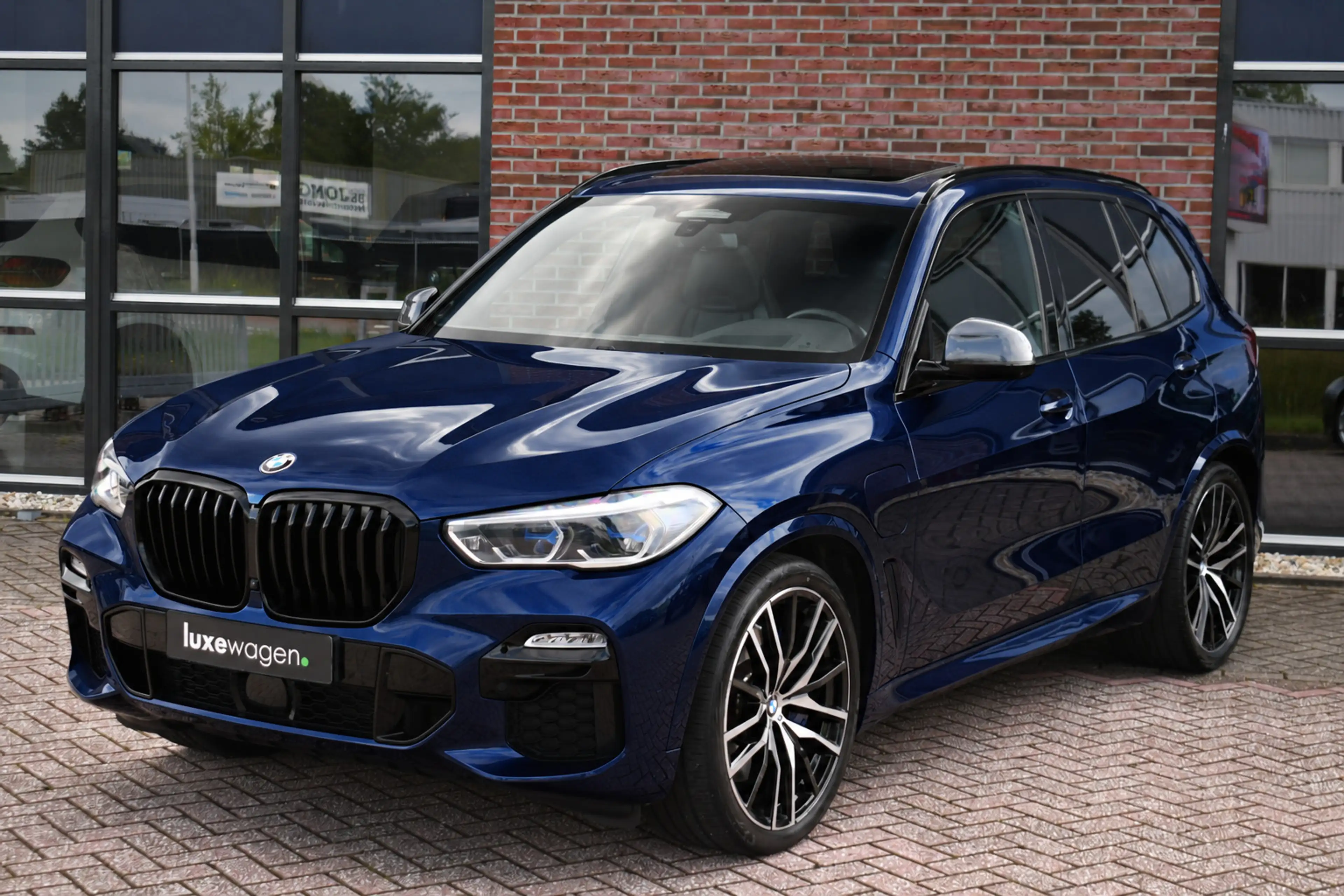 BMW X5 xDrive45e M-Sport Skylounge Trekh ACC 4WS 360 Comf — photo 43