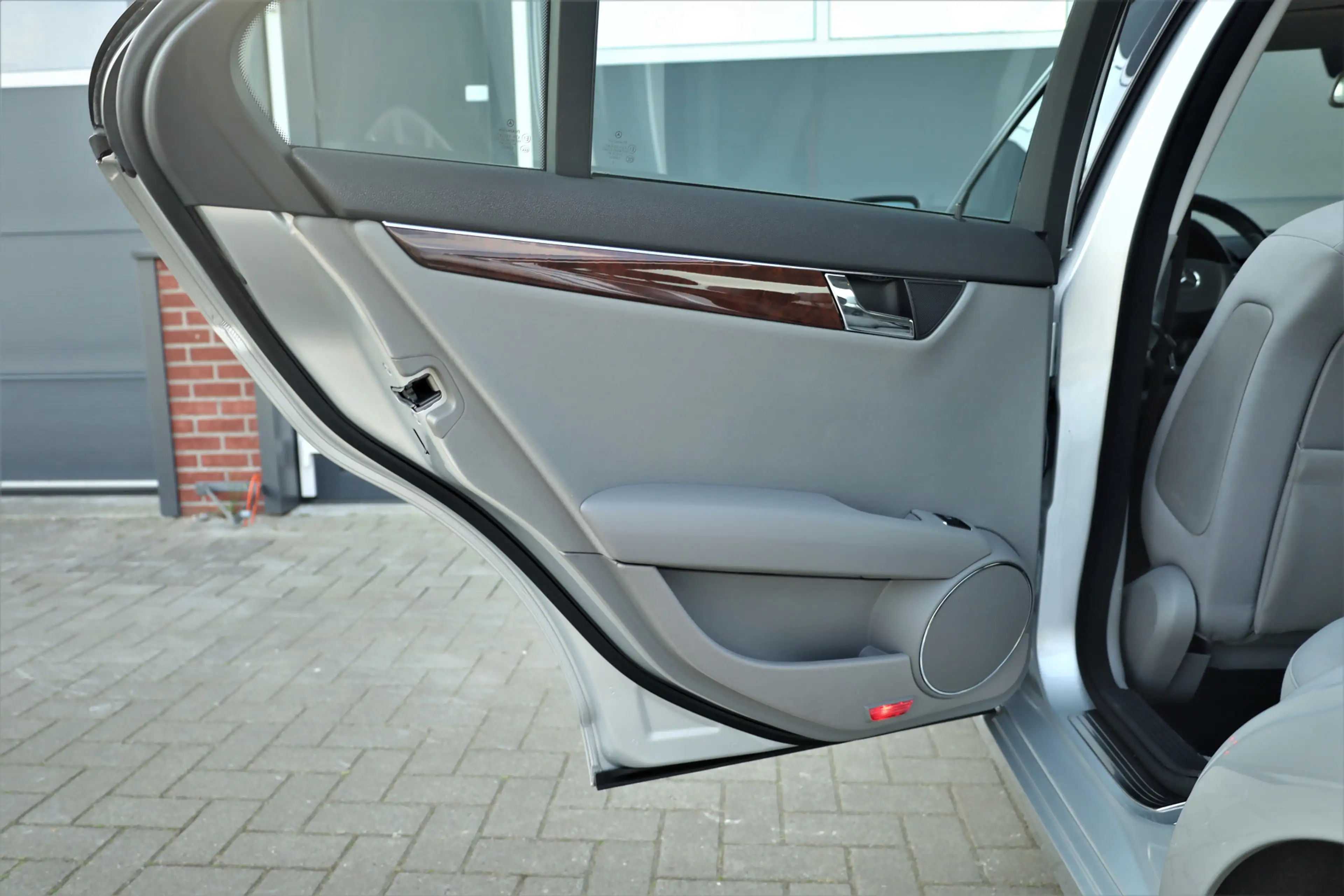 Mercedes-Benz C 350 C Elegance 4-Matic Youngtimer — photo 15