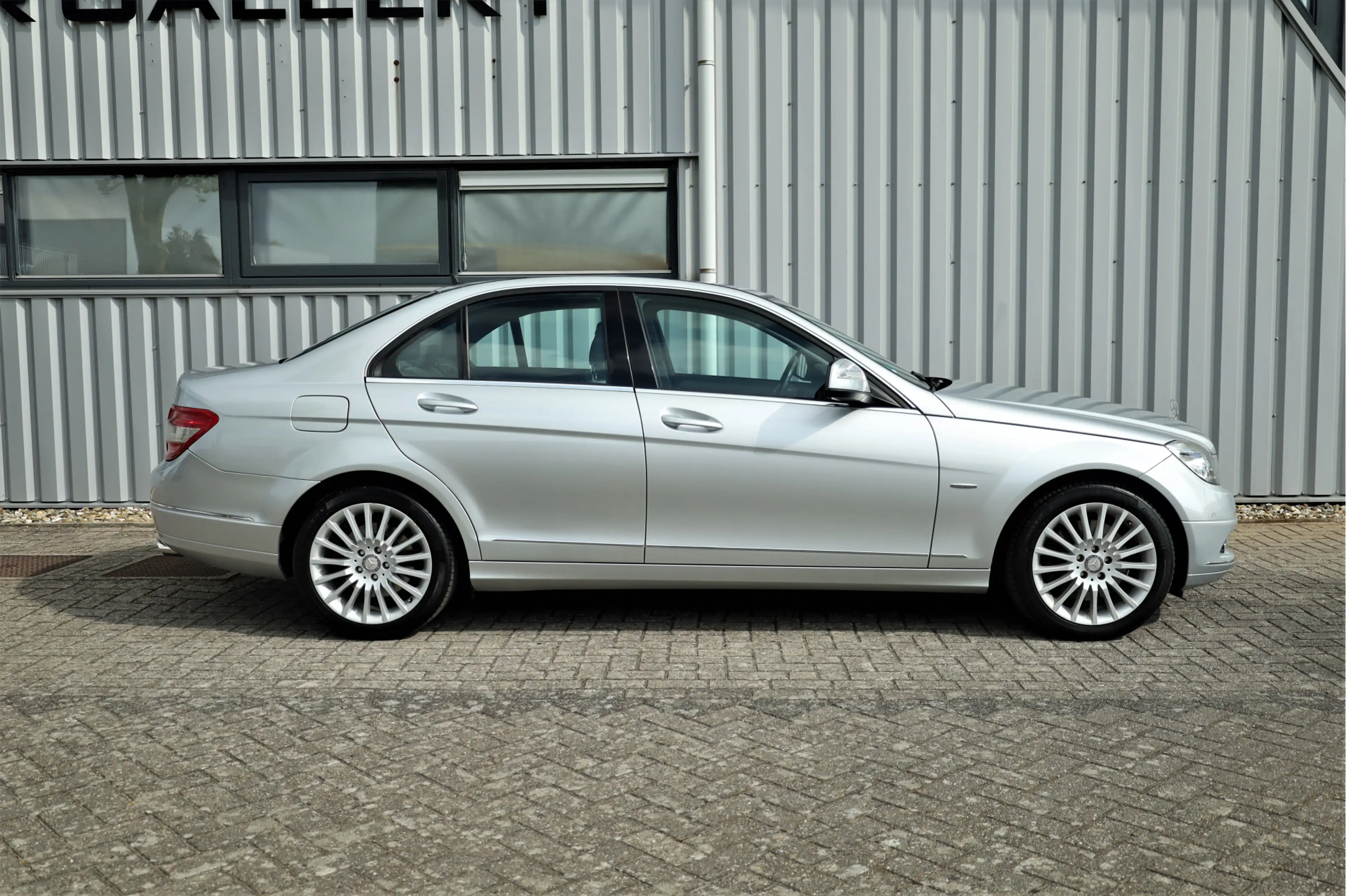 Mercedes-Benz C 350 C Elegance 4-Matic Youngtimer — photo 3