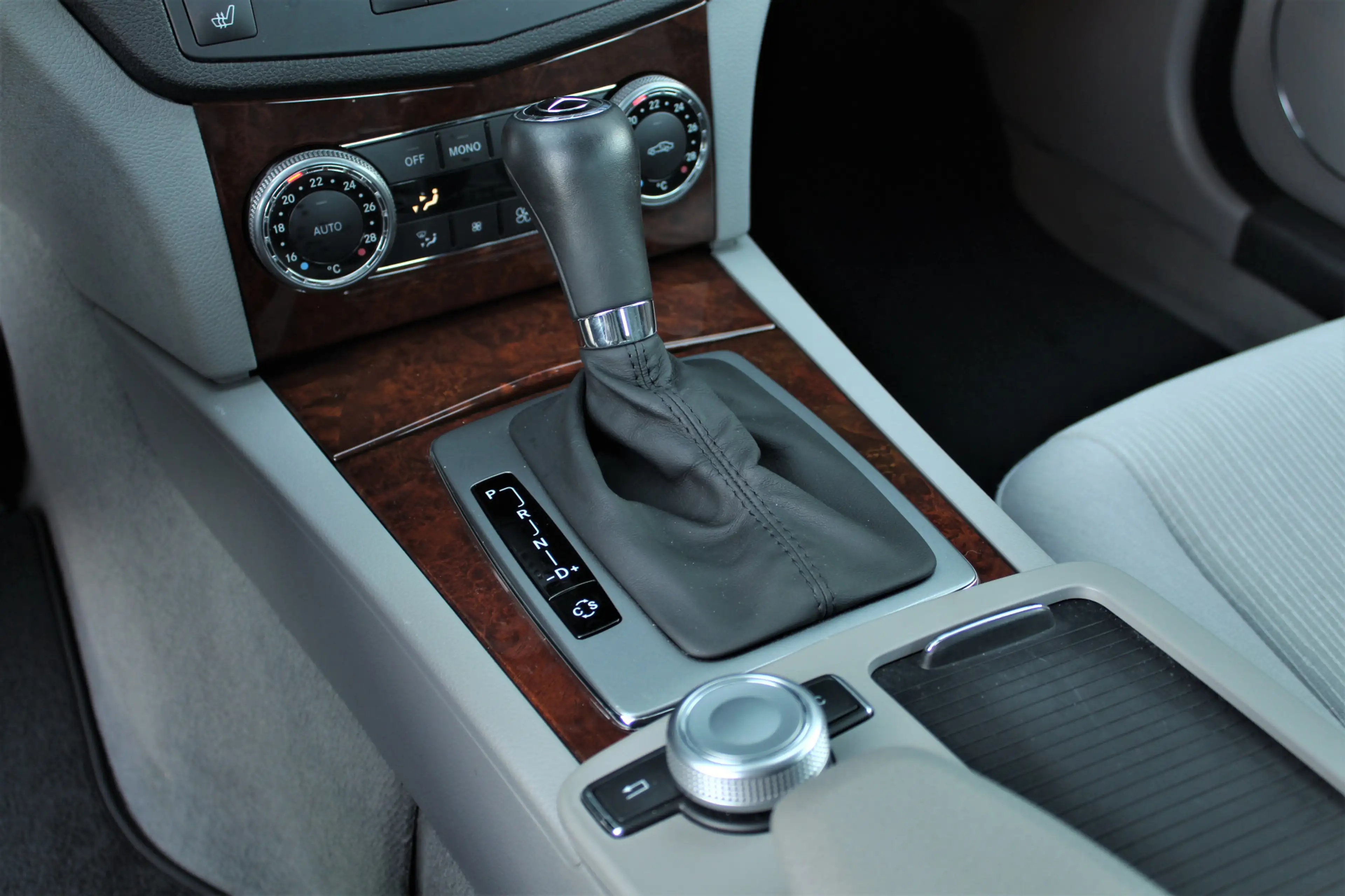 Mercedes-Benz C 350 C Elegance 4-Matic Youngtimer — photo 8