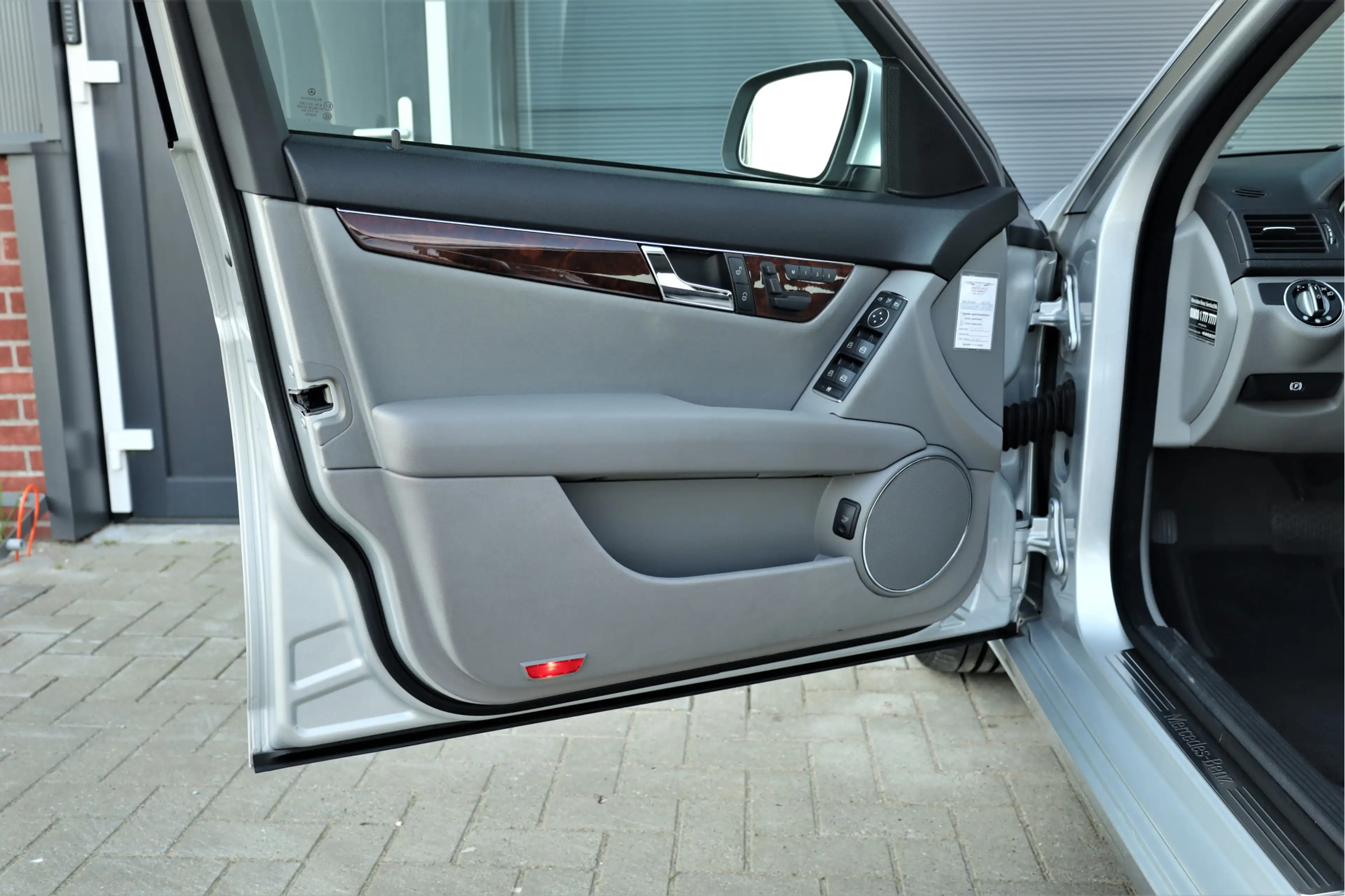 Mercedes-Benz C 350 C Elegance 4-Matic Youngtimer — photo 14