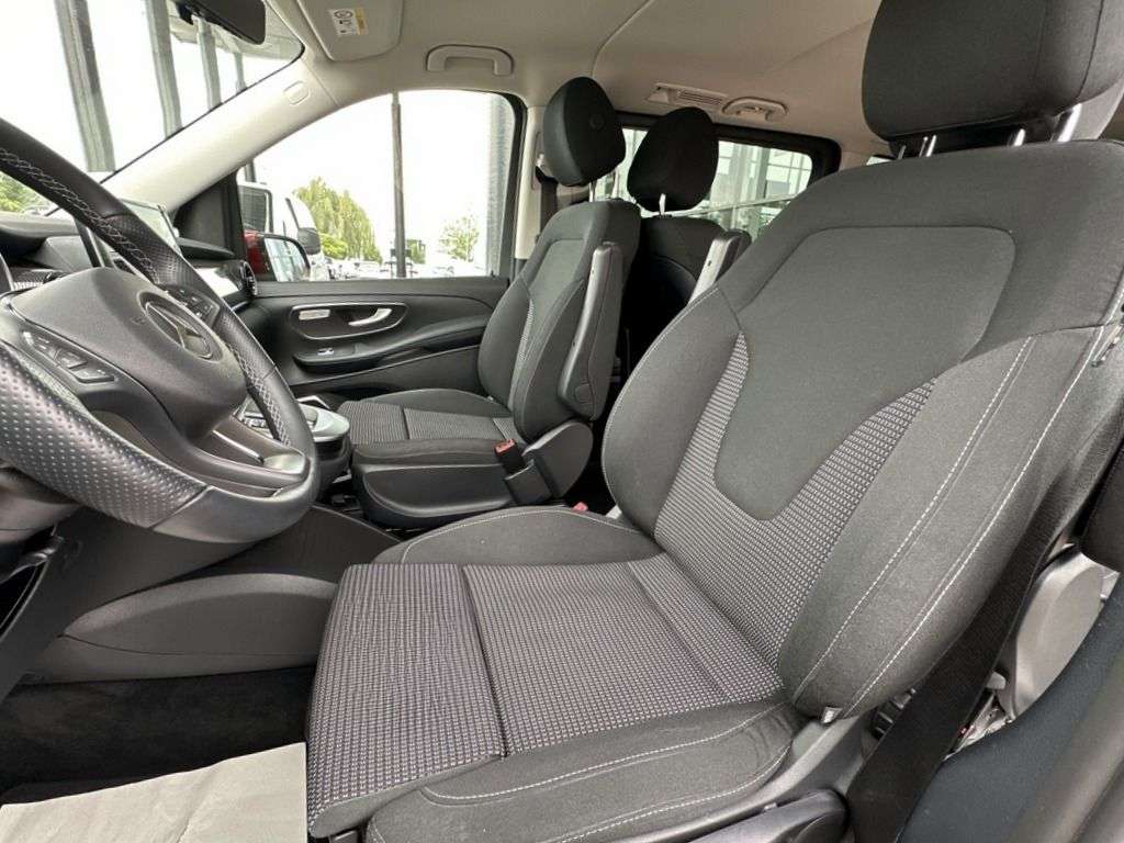 Mercedes-Benz V 220