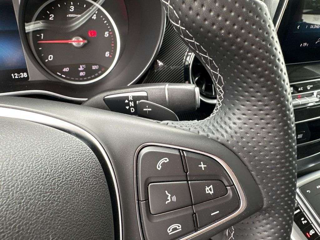 Mercedes-Benz V 220