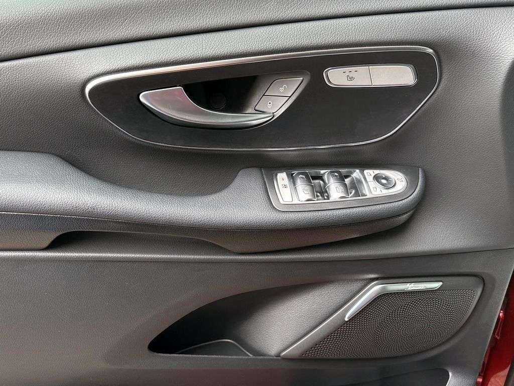 Mercedes-Benz V 220