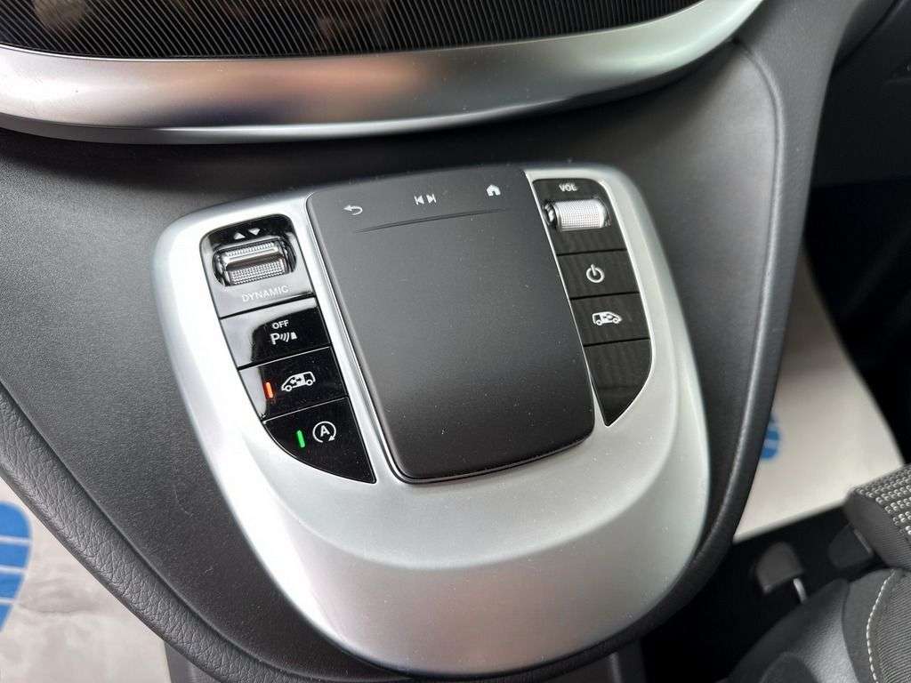 Mercedes-Benz V 220