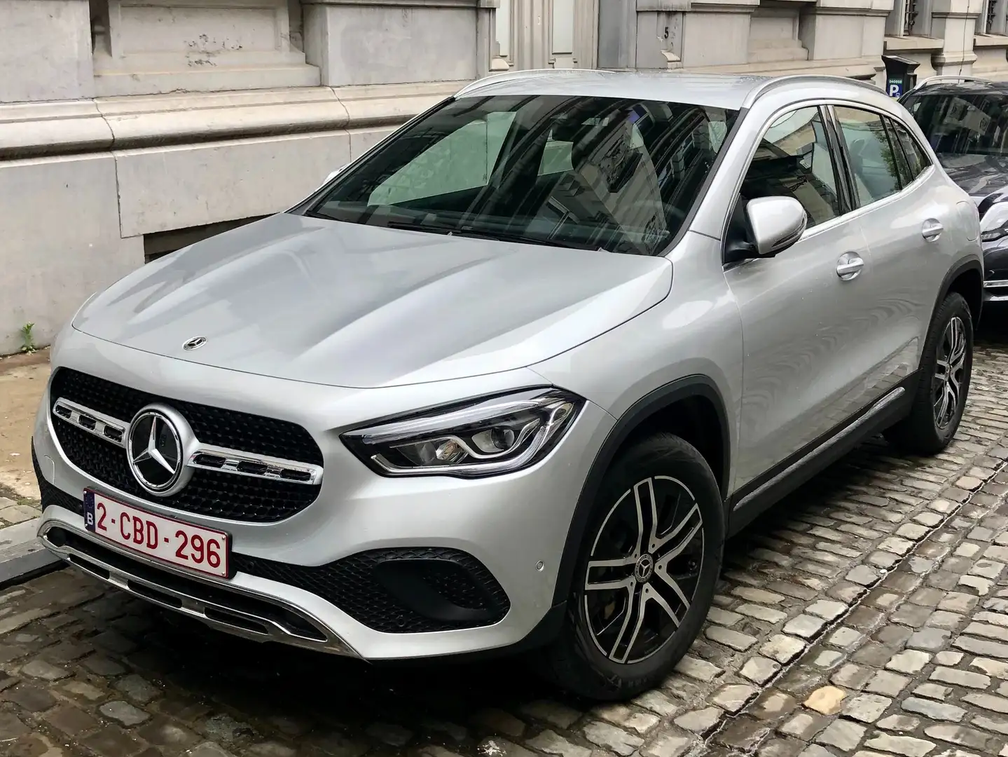 Mercedes-Benz GLA 180 GLA 180 d Pack Avantages Plateado - 1