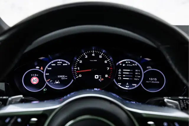 Porsche Cayenne view 28