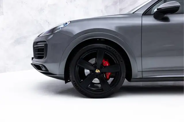 Porsche Cayenne view 9