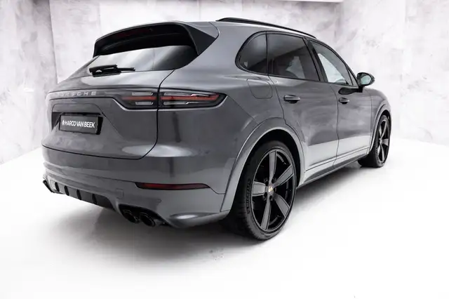 Porsche Cayenne view 2