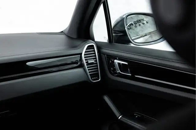 Porsche Cayenne view 20