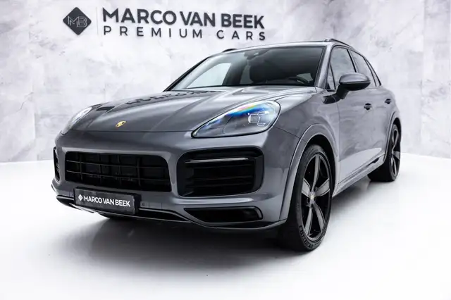 Porsche Cayenne view 4