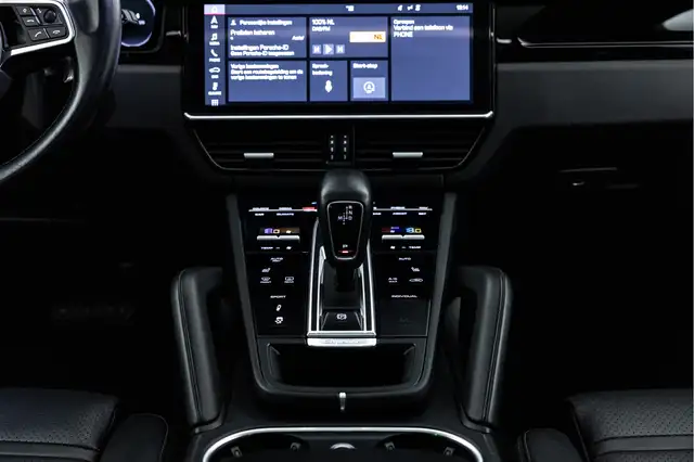 Porsche Cayenne view 19